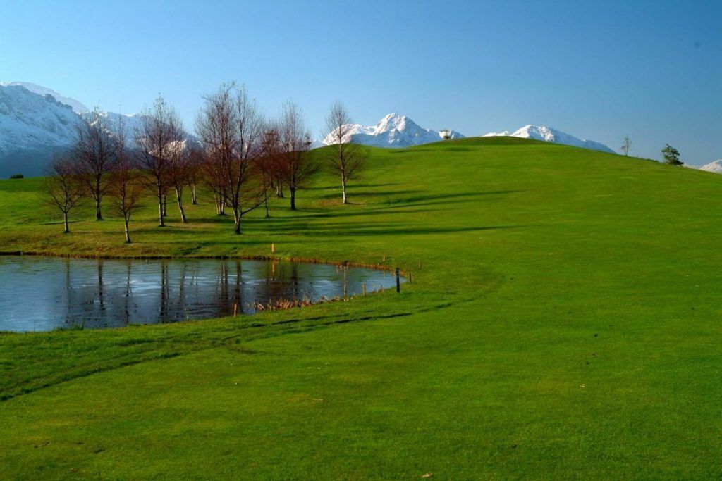 campo municipal golf de llanes con nieve 1